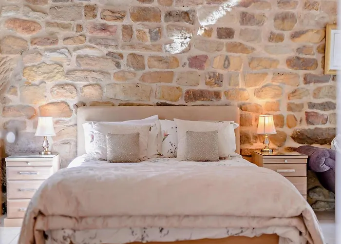 2 Bed In Oc-93098 Holiday home Chop Gate